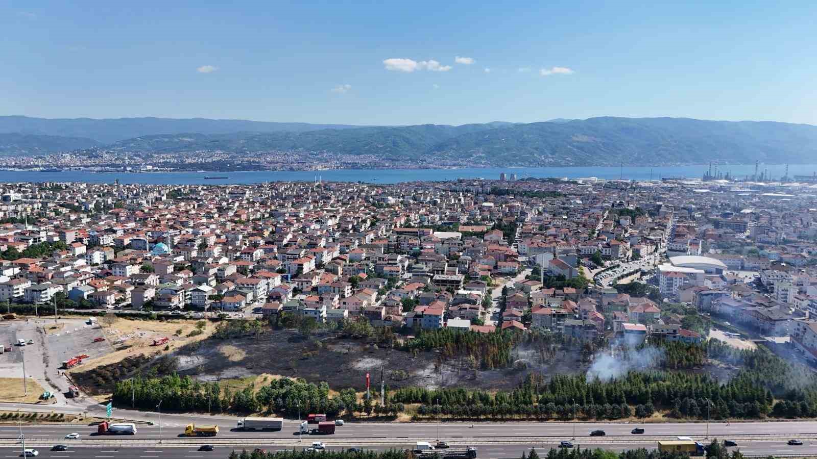 kocaelide saman yuklu tirin romorkunda cikan yangin mahalleyi sardi 6 NUu8hhUy