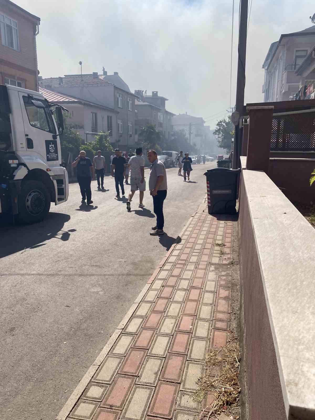 kocaelide saman yuklu tirin romorkunda cikan yangin mahalleyi sardi 7 VVRwZb2I