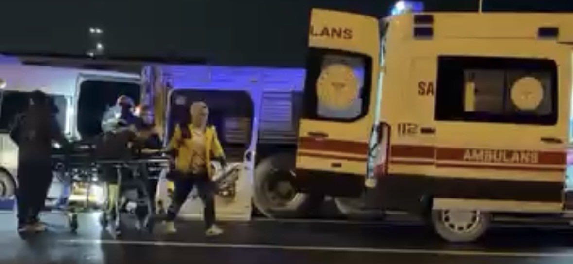 kocaelide servis minibusu ile kamyon carpisti 7 yarali 4 PWqg5iB4