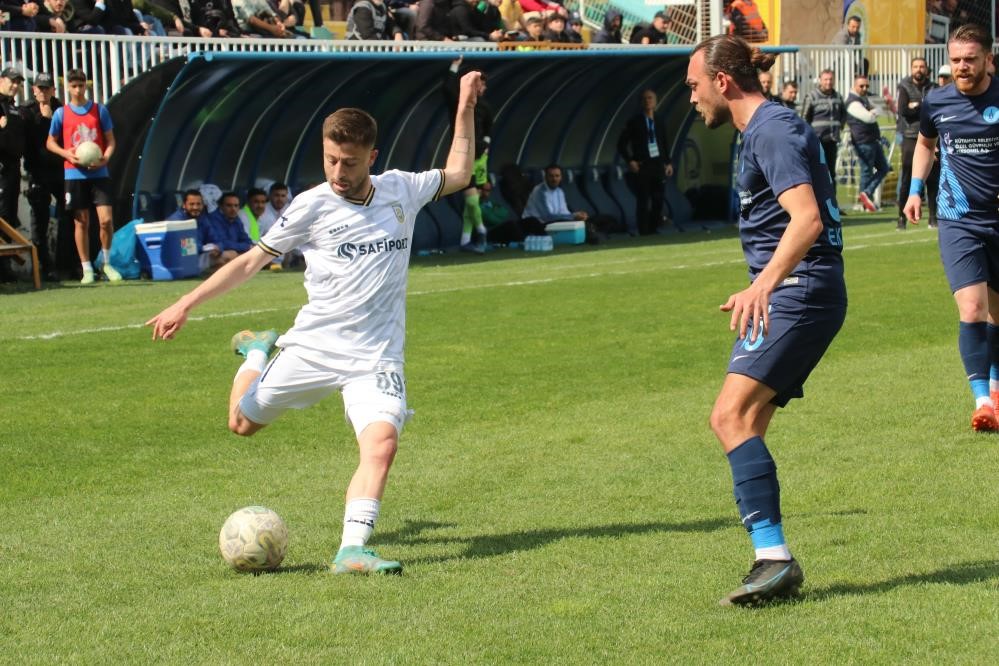kocaelide silahli saldiri 1i futbolcu 3 yarali 1
