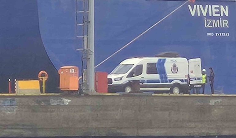 kocaelide-tekne-alabora-oldu-1-olu-1-yarali-tDBSCKKT.jpg