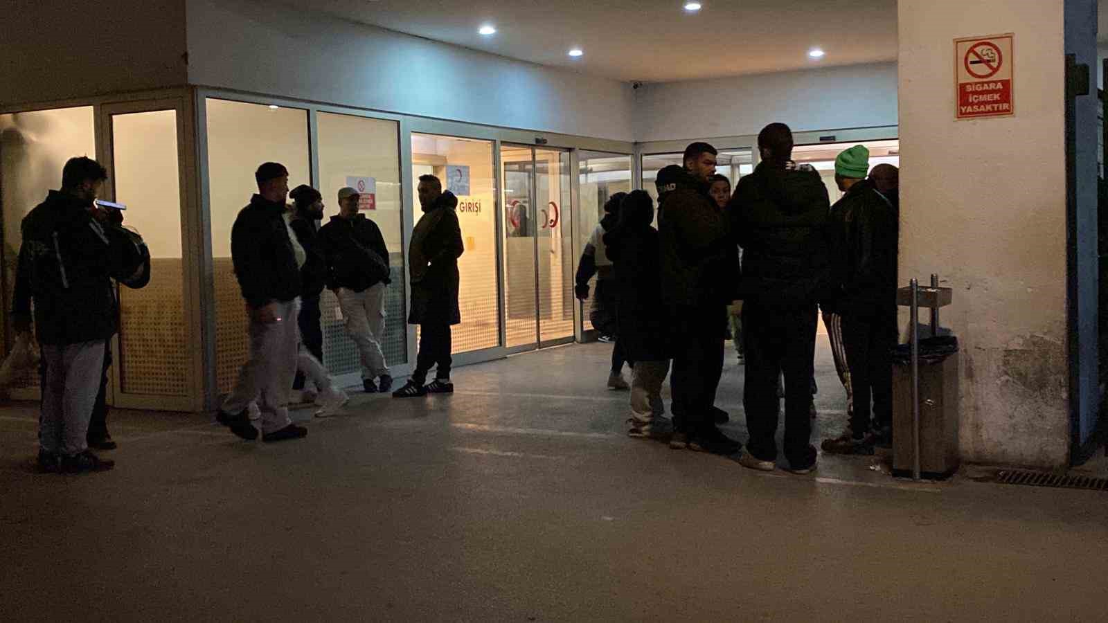 kocaelide tribunden dusen genc taraftar hayatini kaybetti 1 kLjDlFM8