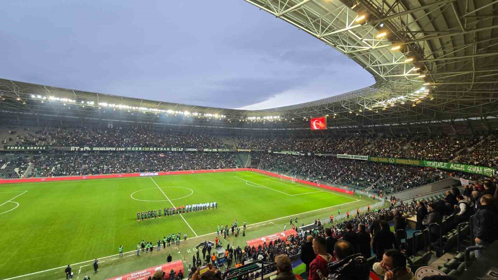 kocaelide tribunden dusen genc taraftar hayatini kaybetti 2 PwHDzSXO