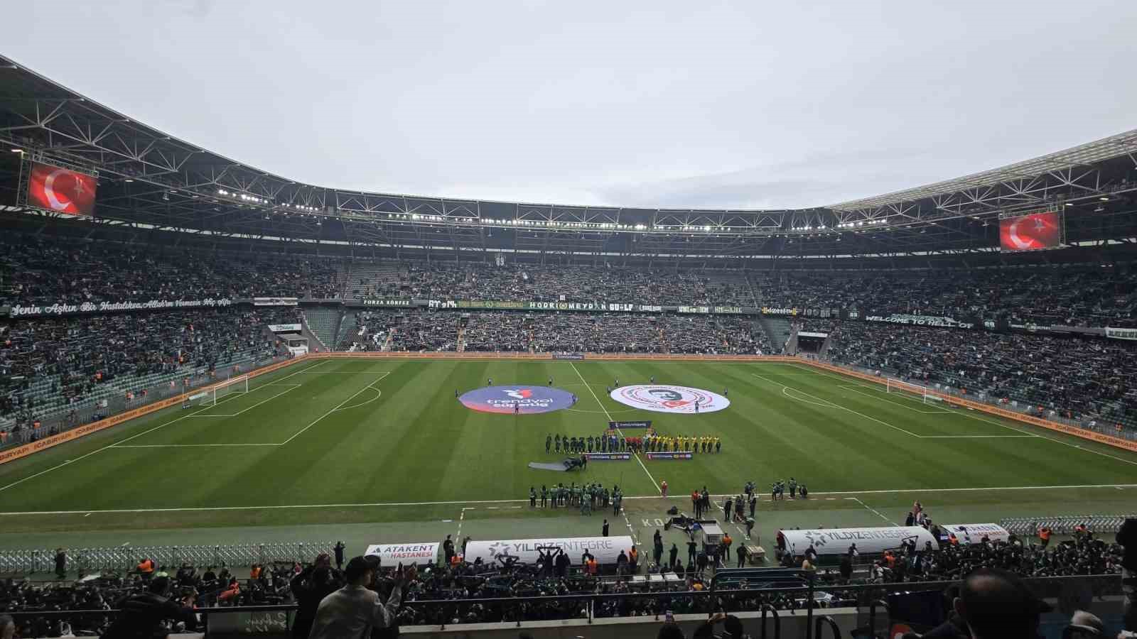 Kocaeli’de tribünler sustu, çocuklar için yas tutuldu 5 kocaelide tribunler sustu cocuklar icin yas tutuldu 1 Wwy3yLNN