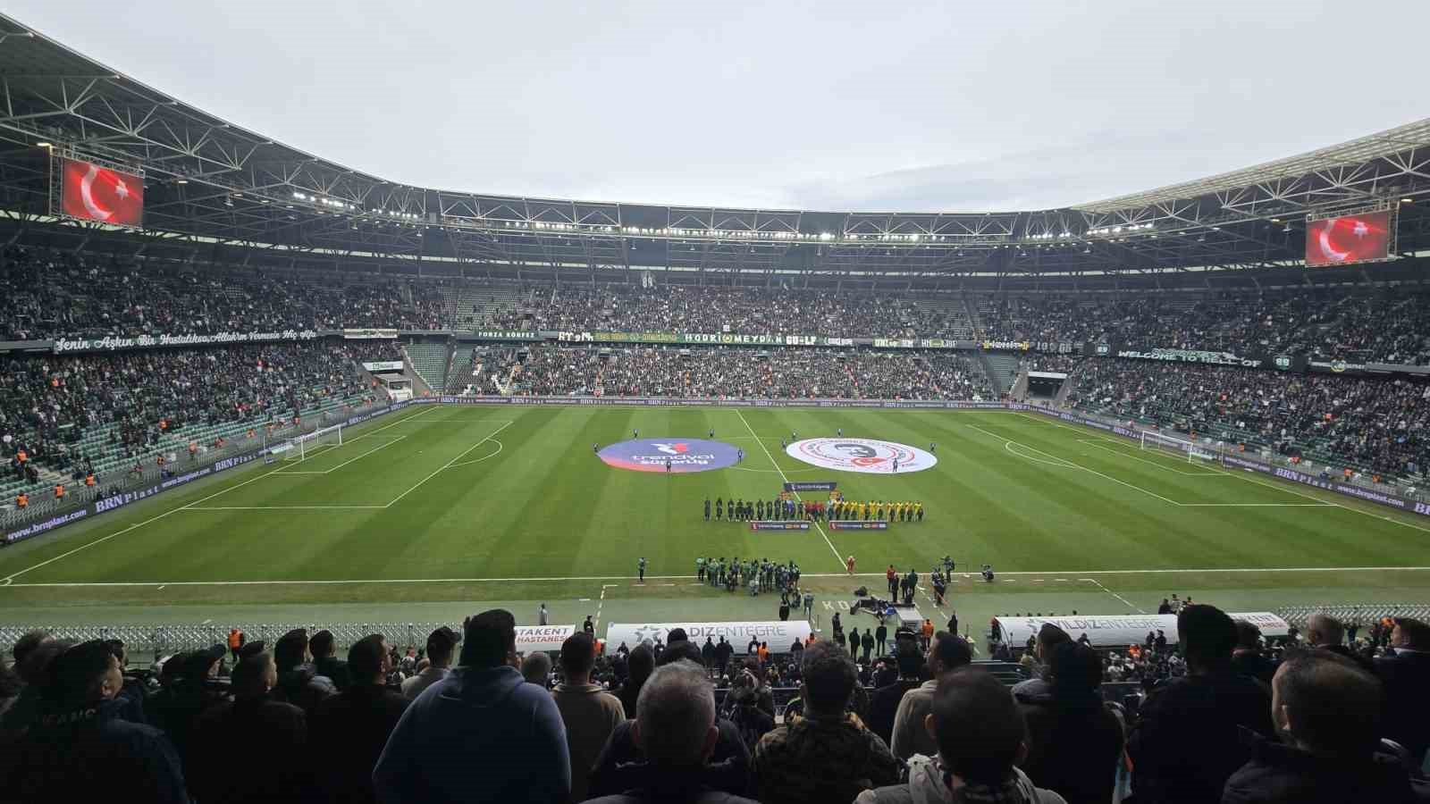 Kocaeli’de tribünler sustu, çocuklar için yas tutuldu 9 kocaelide tribunler sustu cocuklar icin yas tutuldu 5