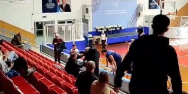 kocaelide-u16-basketbol-macinda-yumruklar-havada-ucustu-uTMeCiiX.jpg