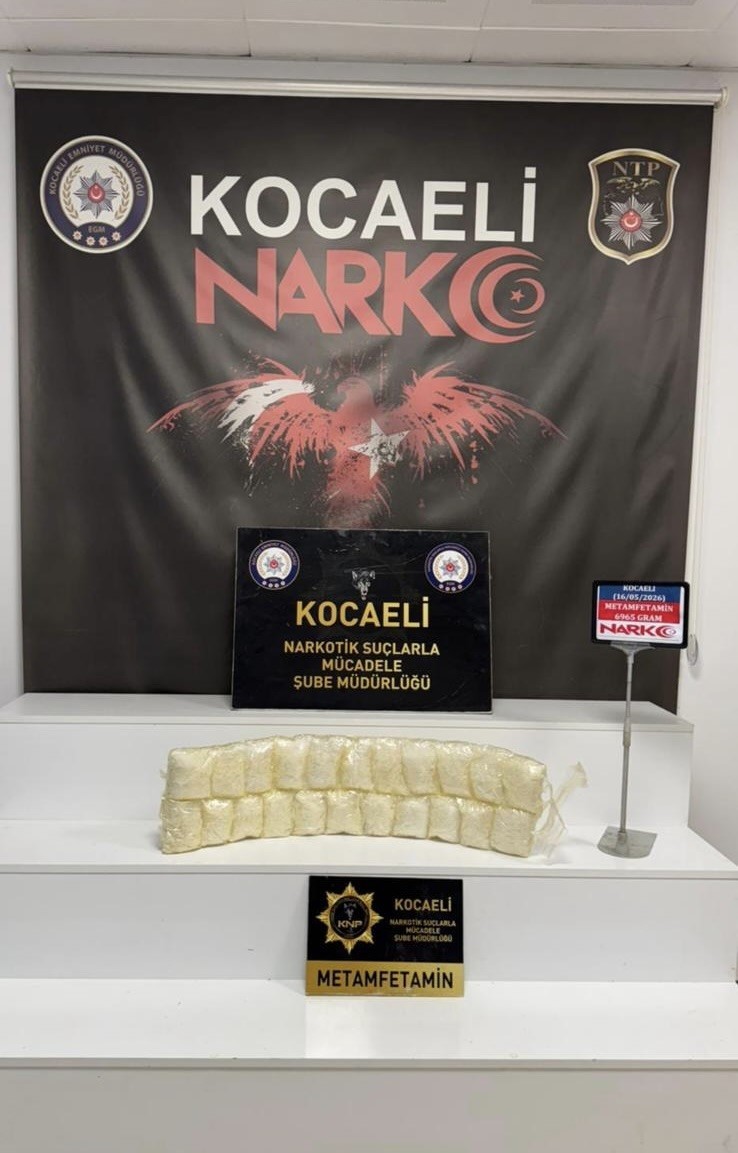 kocaelide vucutlarina sarili 7 kilo uyusturucuyla yakalanan 2 kisi tutuklandi 0 w3WZa8GY
