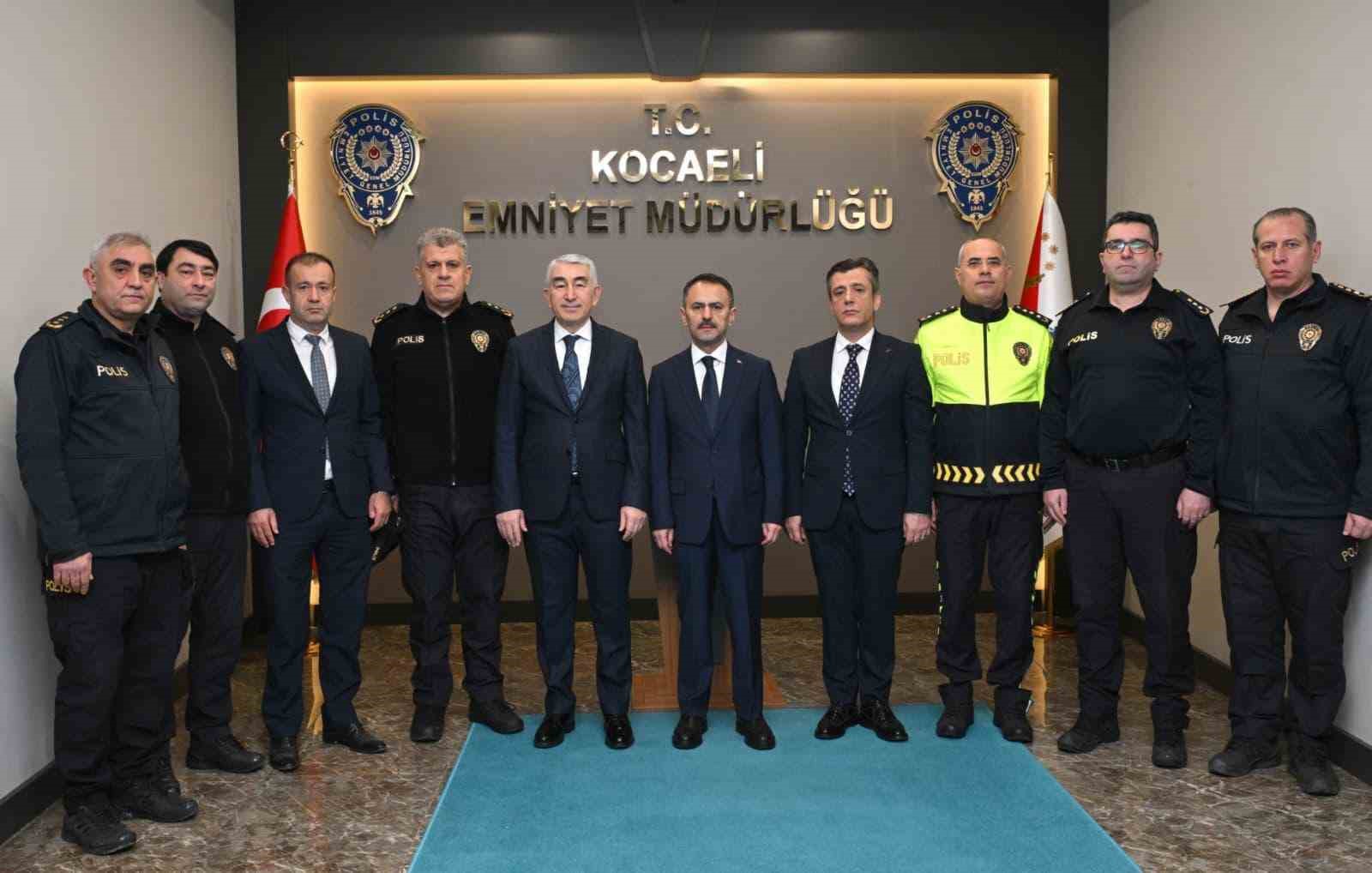 kocaelide yilbasi oncesi hazirliklar tamam 3 XPn8bkPI