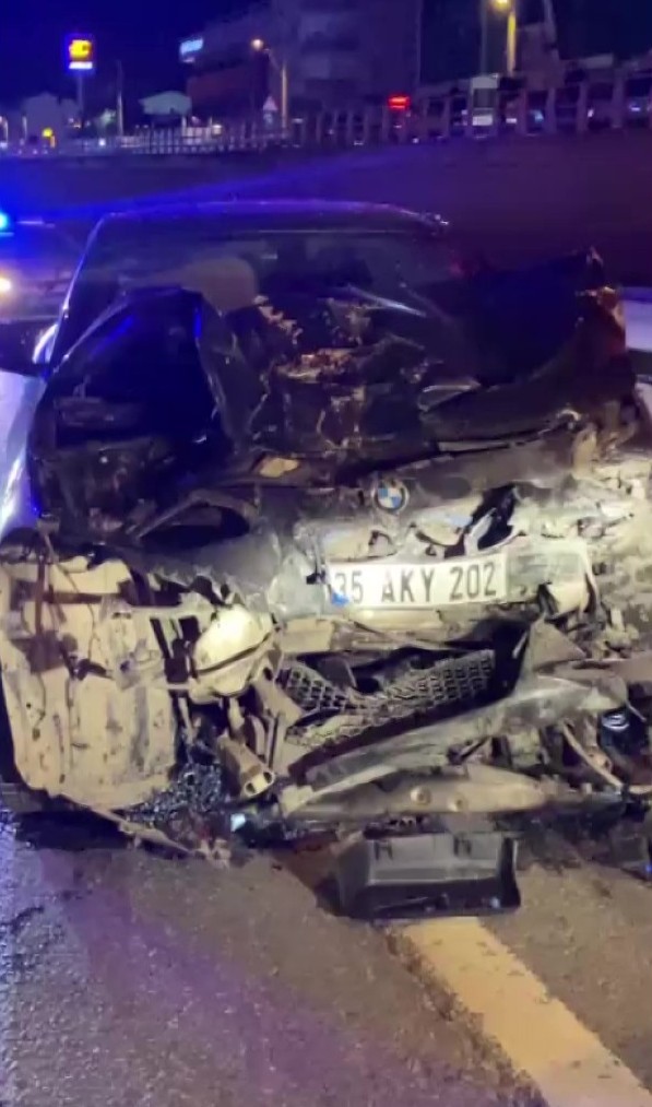 Kocaeli’de zincirleme kaza: 4 araç birbirine girdi, 3 yaralı 4 kocaelide zincirleme kaza 4 arac birbirine girdi 3 yarali 0 YimnfTDH
