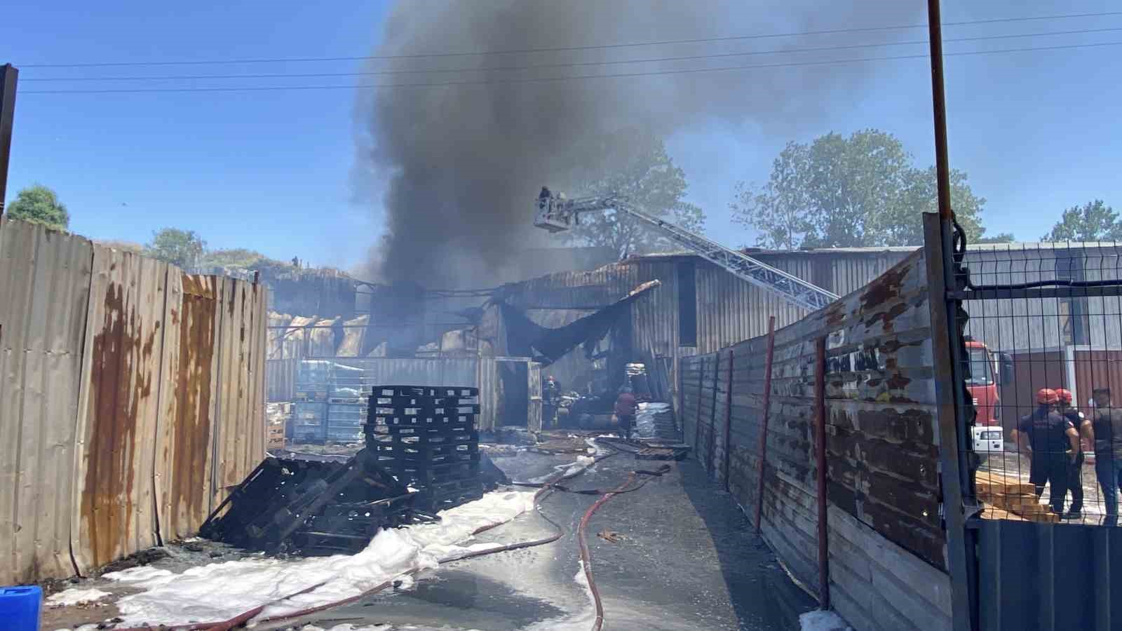 kocaelideki boya fabrikasi yangininda aci haber 1 isci hayatini kaybetti 0