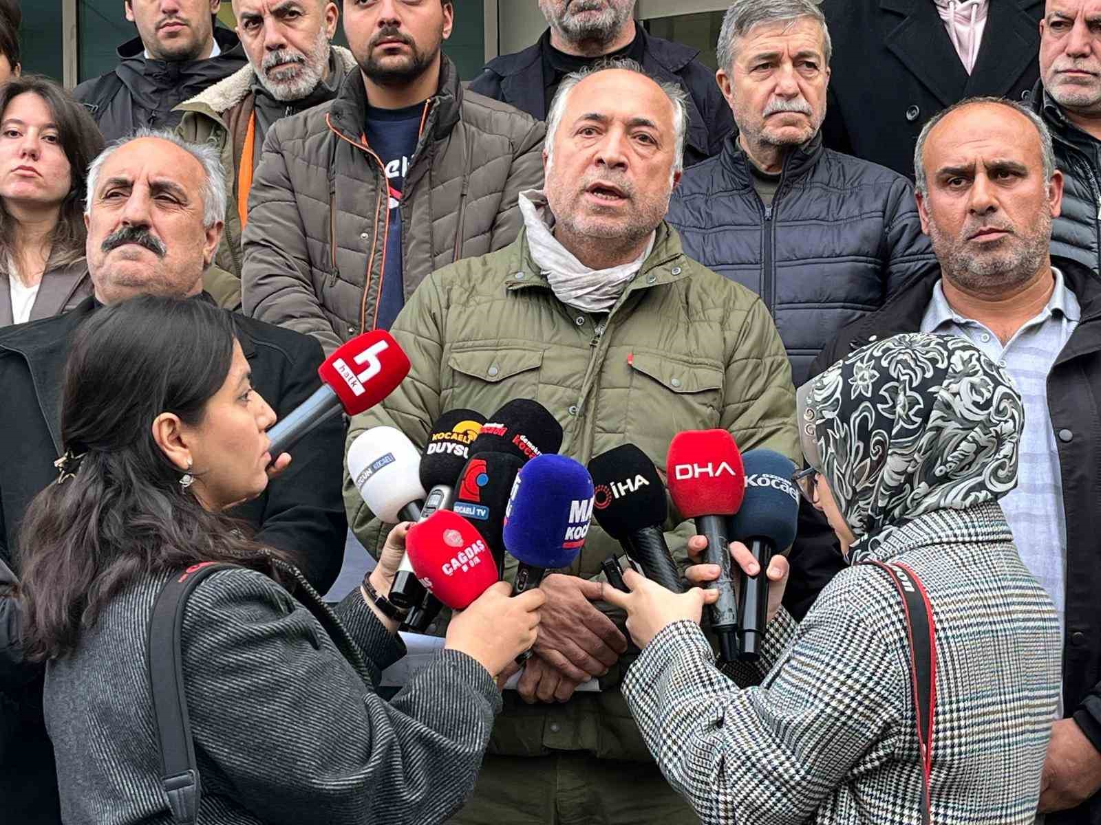 Kocaeli’deki fabrika yangınında ölenlerin yakınlarından SGK önünde açıklama 4 kocaelideki fabrika yangininda olenlerin yakinlarindan sgk onunde aciklama 0 ZRMnTmpc