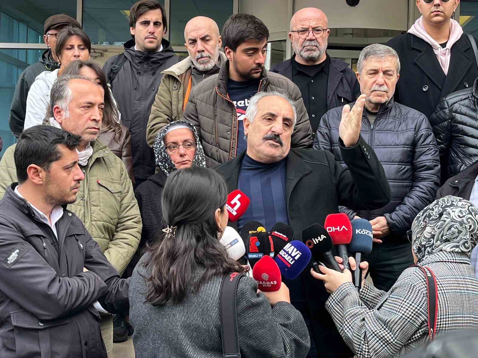 Kocaeli’deki fabrika yangınında ölenlerin yakınlarından SGK önünde açıklama 5 kocaelideki fabrika yangininda olenlerin yakinlarindan sgk onunde aciklama 1 9jHNnI4C