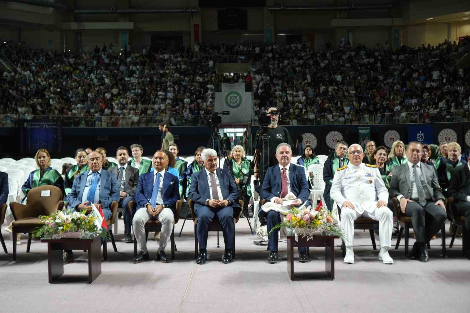 kocaelideki tek psikoloji bolumu ilk mezunlarini verdi ucuncu lisansinda universite birincisi oldu 2 FjkIY1Eg