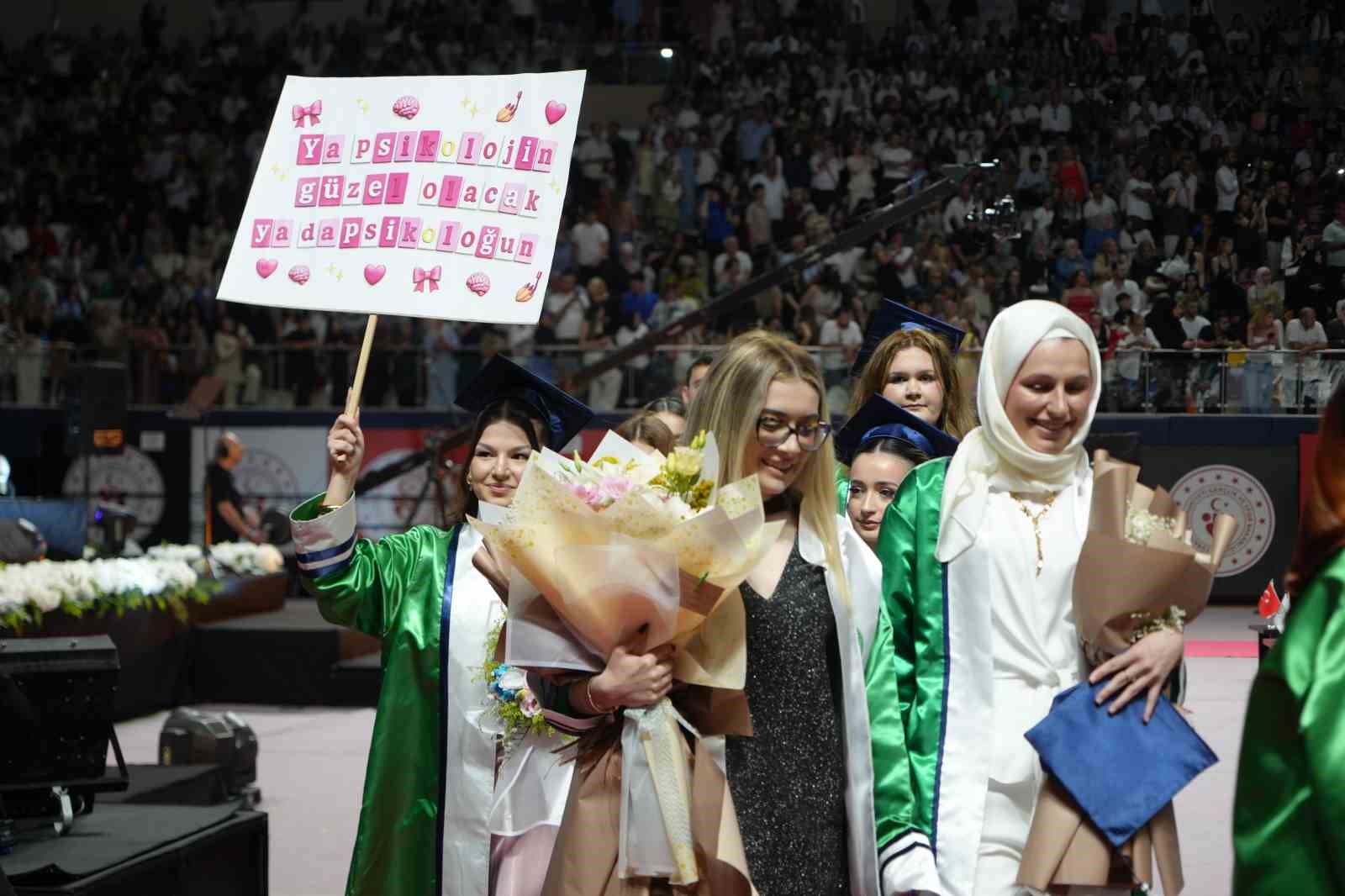 kocaelideki tek psikoloji bolumu ilk mezunlarini verdi ucuncu lisansinda universite birincisi oldu 4 SDGkst17