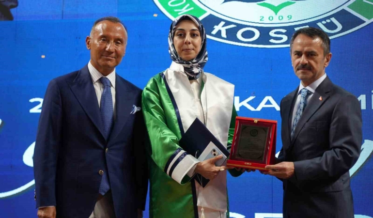 kocaelideki-tek-psikoloji-bolumu-ilk-mezunlarini-verdi-ucuncu-lisansinda-universite-birincisi-oldu-suaOvNxP.jpg