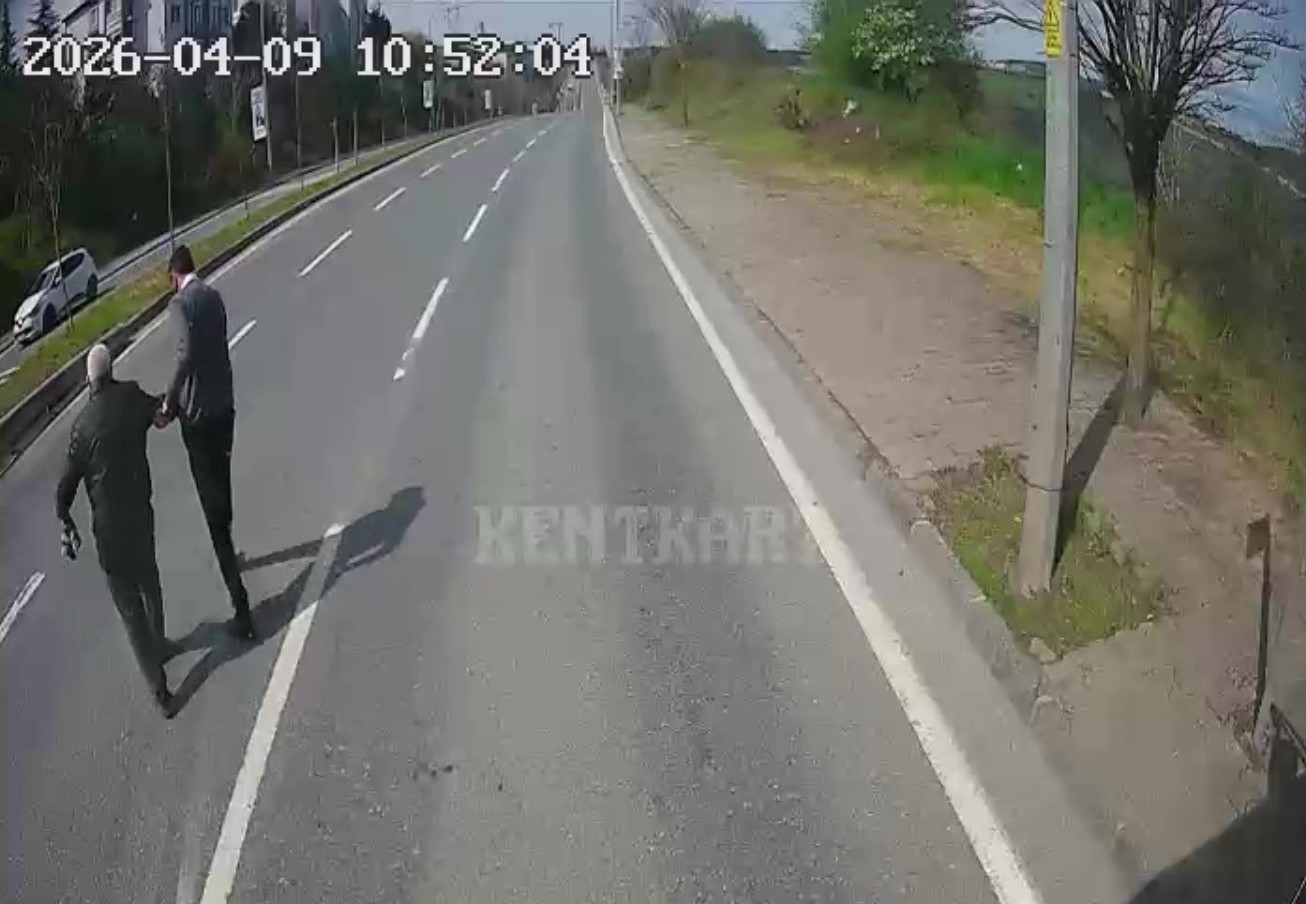 Kocaeli’nde otobüs şoförünün örnek davranışı kamerada 5 kocaelinde otobus soforunun ornek davranisi kamerada 1