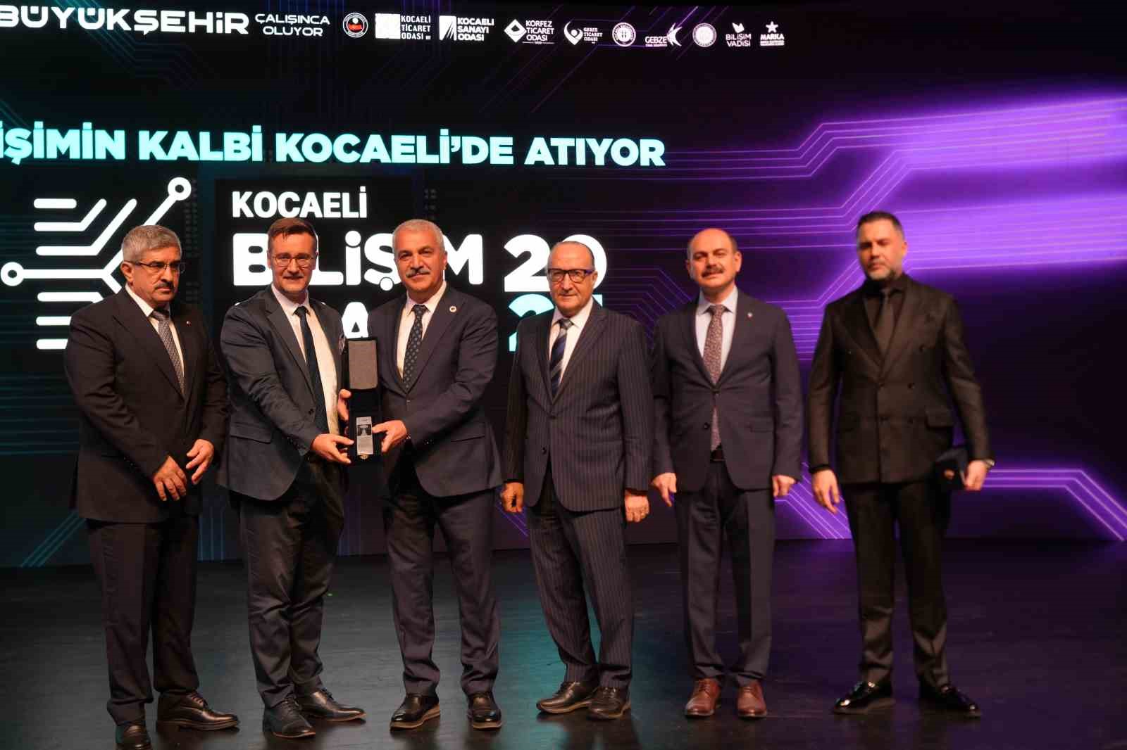 Kocaeli’nin teknoloji vizyonu sahneye çıktı: "Dijital devrimi ıskalayan tarihten silinir" 7 kocaelinin teknoloji vizyonu sahneye cikti dijital devrimi iskalayan tarihten silinir 3 KVWFVQp5