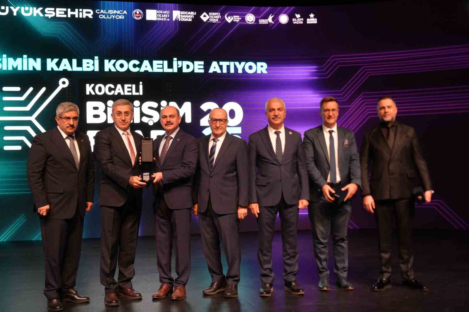 Kocaeli’nin teknoloji vizyonu sahneye çıktı: "Dijital devrimi ıskalayan tarihten silinir" 8 kocaelinin teknoloji vizyonu sahneye cikti dijital devrimi iskalayan tarihten silinir 4