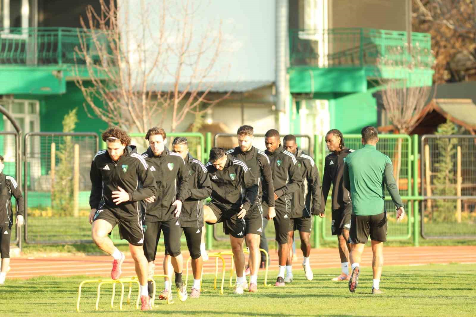 kocaelispor besiktas macinin hazirliklarina basladi 2 YQKTtJBM