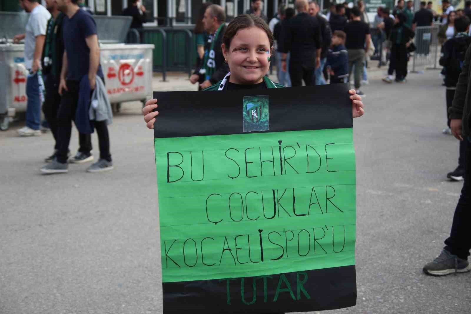 kocaelispor galatasaray macinda seyirci rekoru kirildi 4 B8WlM1Mv