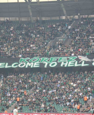 kocaelispor-galatasaray-macini-32-bin-18-biletli-seyirci-izledi-Lrhx3eSx.jpg