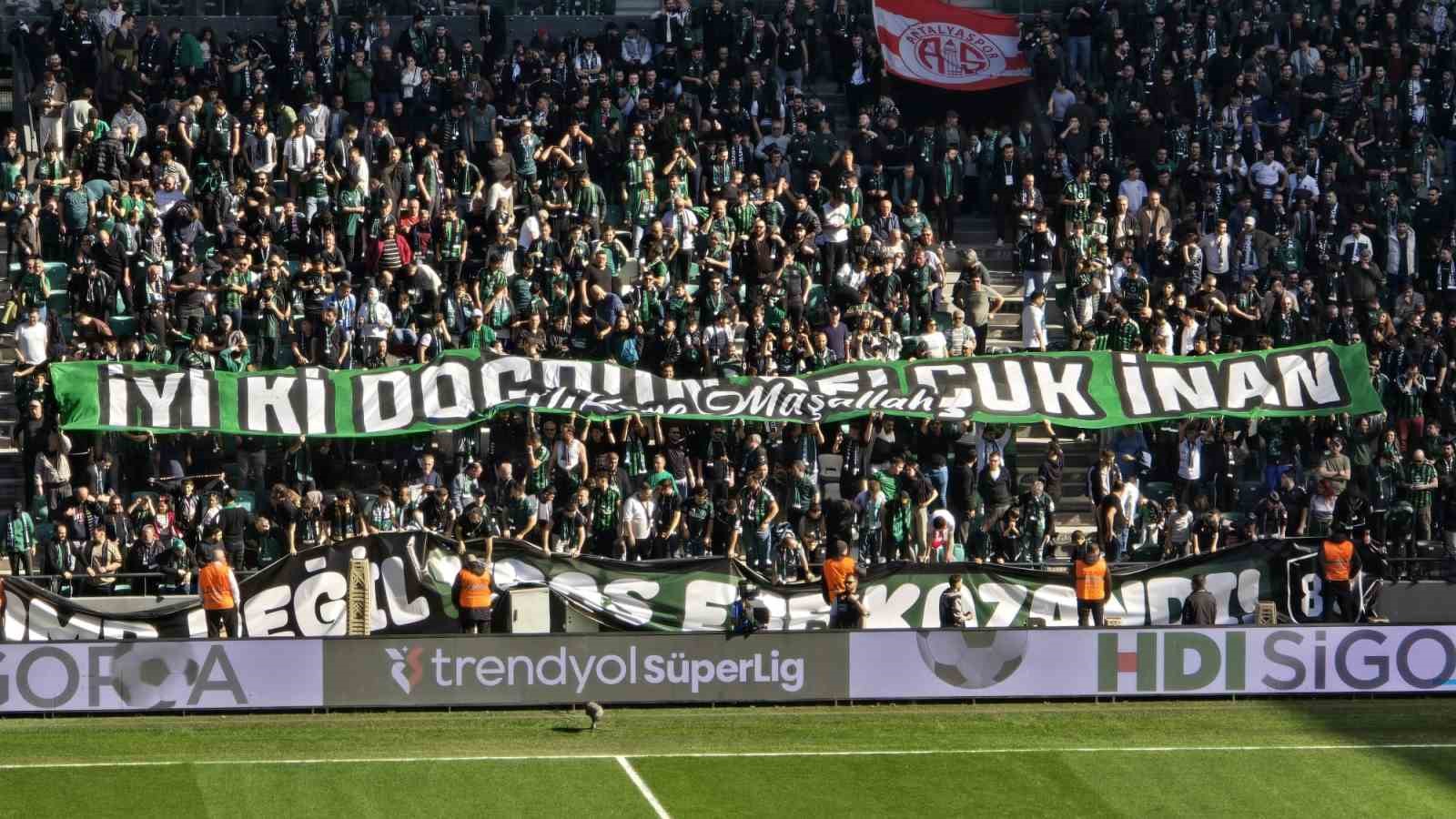 kocaelispor gaziantep fk macinda anlamli pankartlar 1