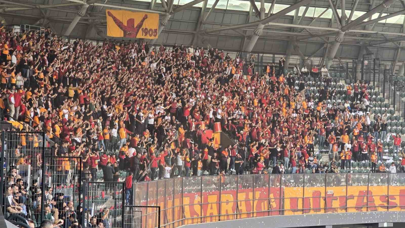 kocaelispor ile galatasaray tribun liderleri mac oncesi bulustu 1 kOrY6VRa