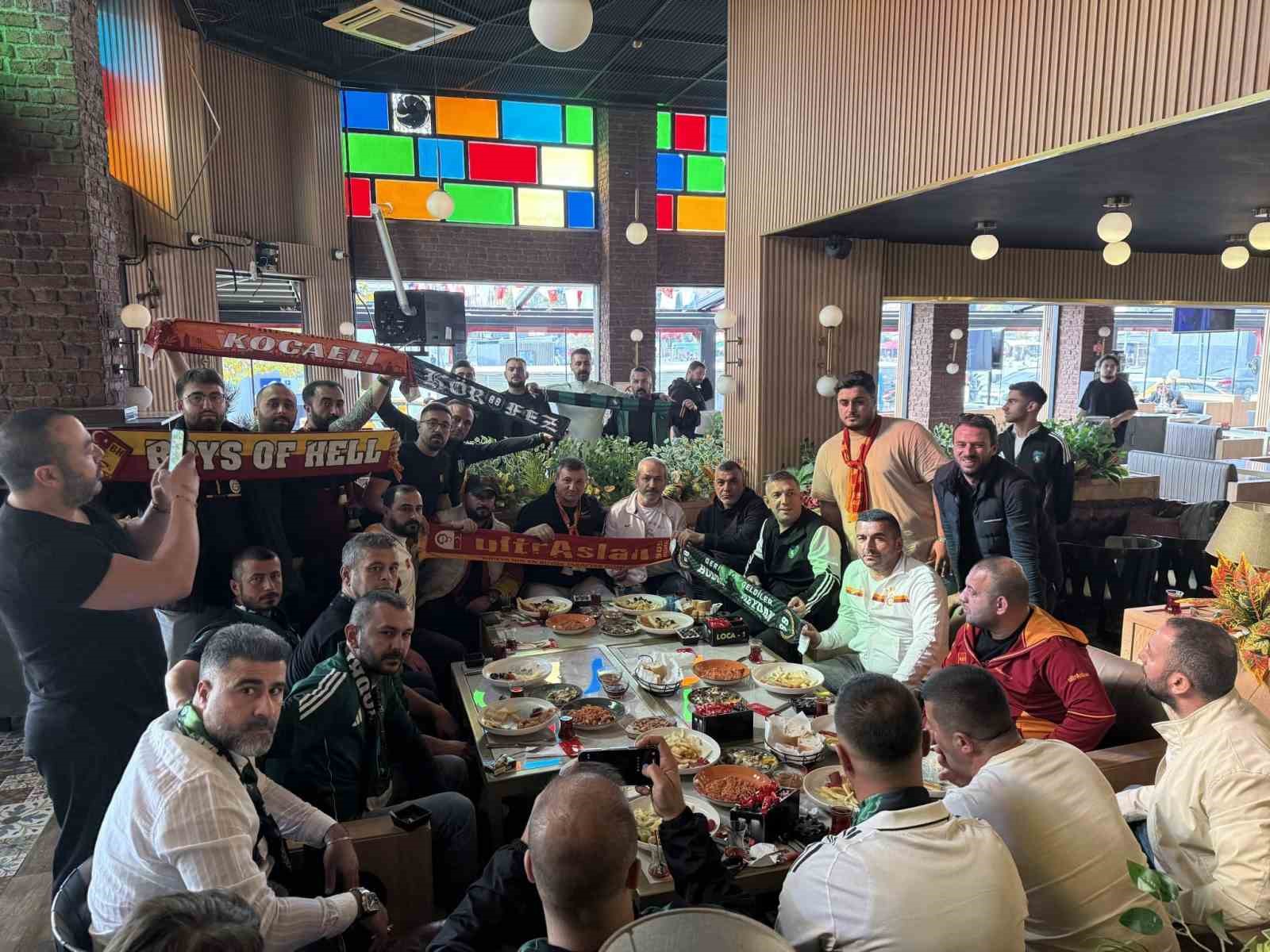 kocaelispor ile galatasaray tribun liderleri mac oncesi bulustu 4 aAGEIL9s