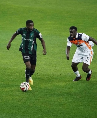 kocaelispor-show-ile-3-yillik-sozlesme-imzaladi-TNIvhQrg.jpg