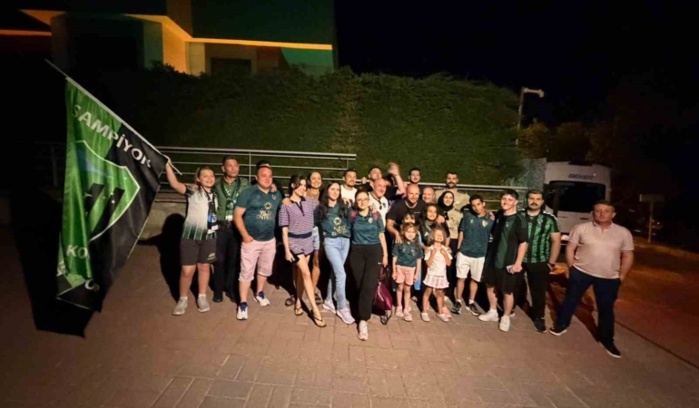 kocaelispor-taraftarlarindan-kaptanlarina-buyuk-surpriz-WPkVNVEr.jpg