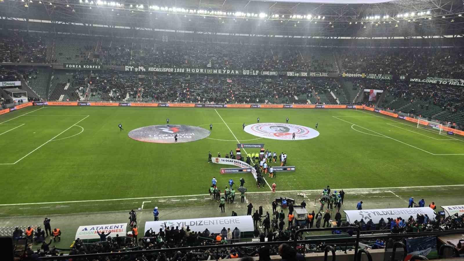 kocaelispor trabzonspor macina 16 ocak pankartiyla cikti 1 bfQVmNK3