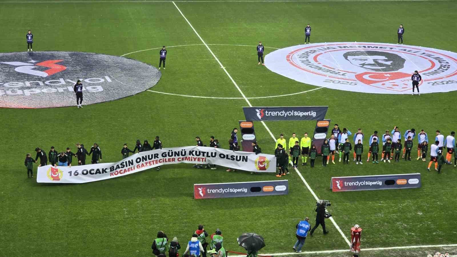 kocaelispor trabzonspor macina 16 ocak pankartiyla cikti 2 g8v7hTr4