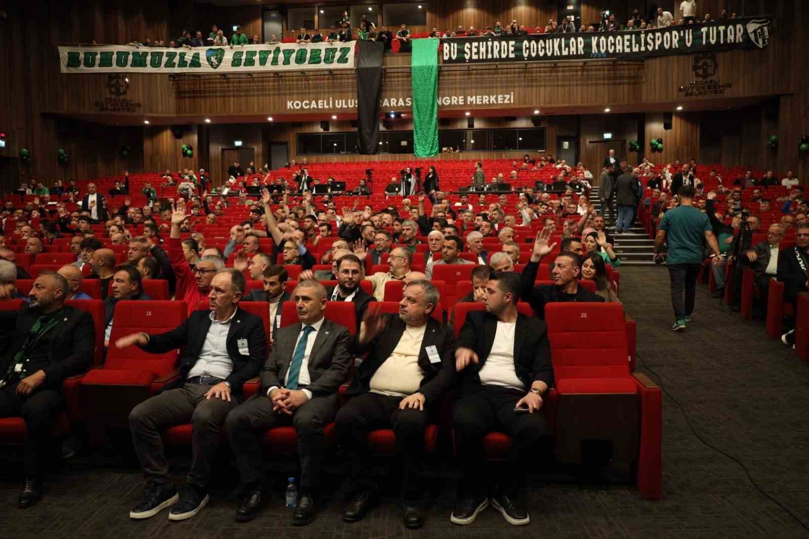 kocaelisporda kongre suruyor soz delegelerde 2 JcmcdeGW