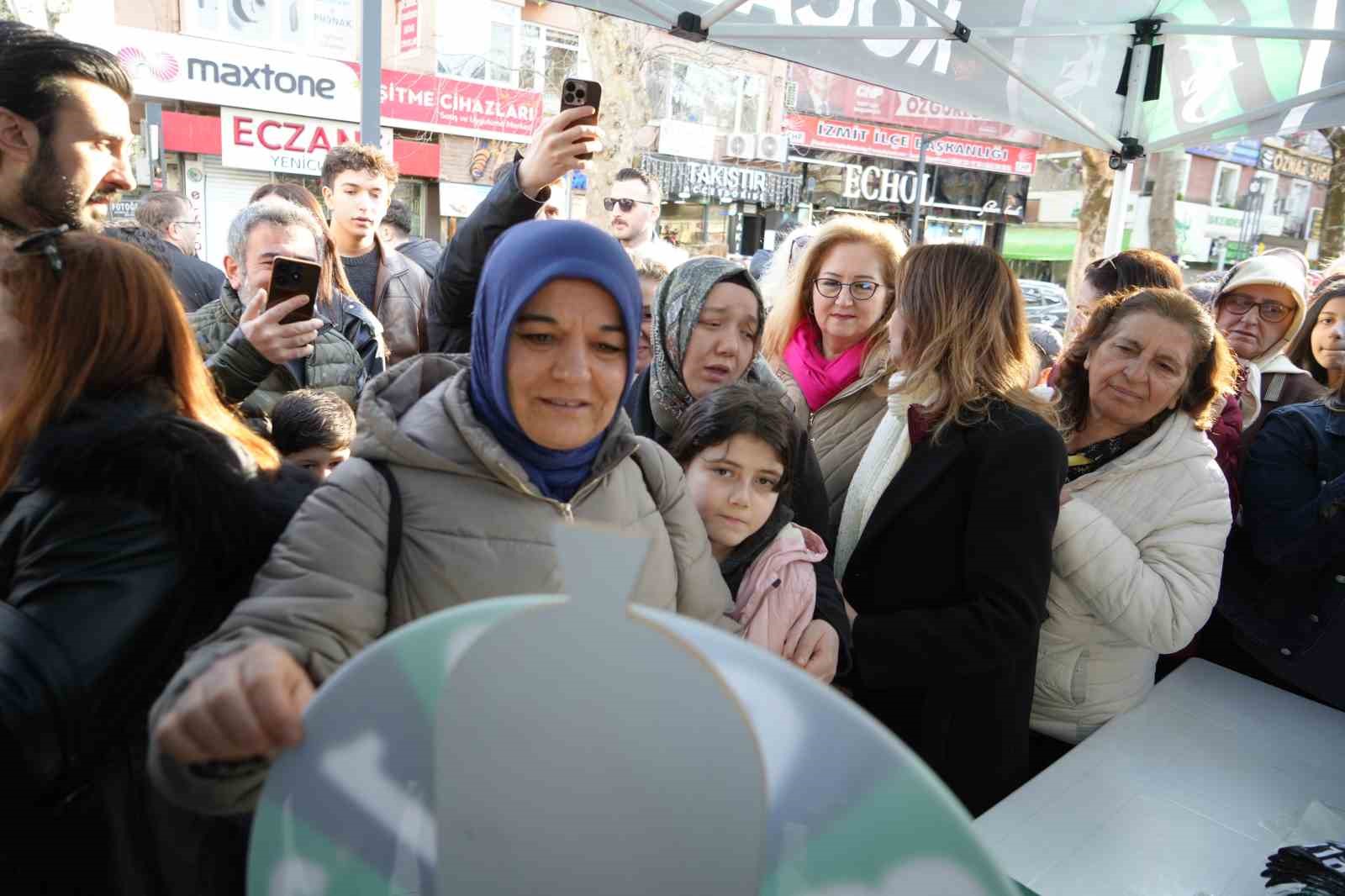 kocaelispordan kadinlar gununde hediye carki etkinligi 2 kA1nEBAt