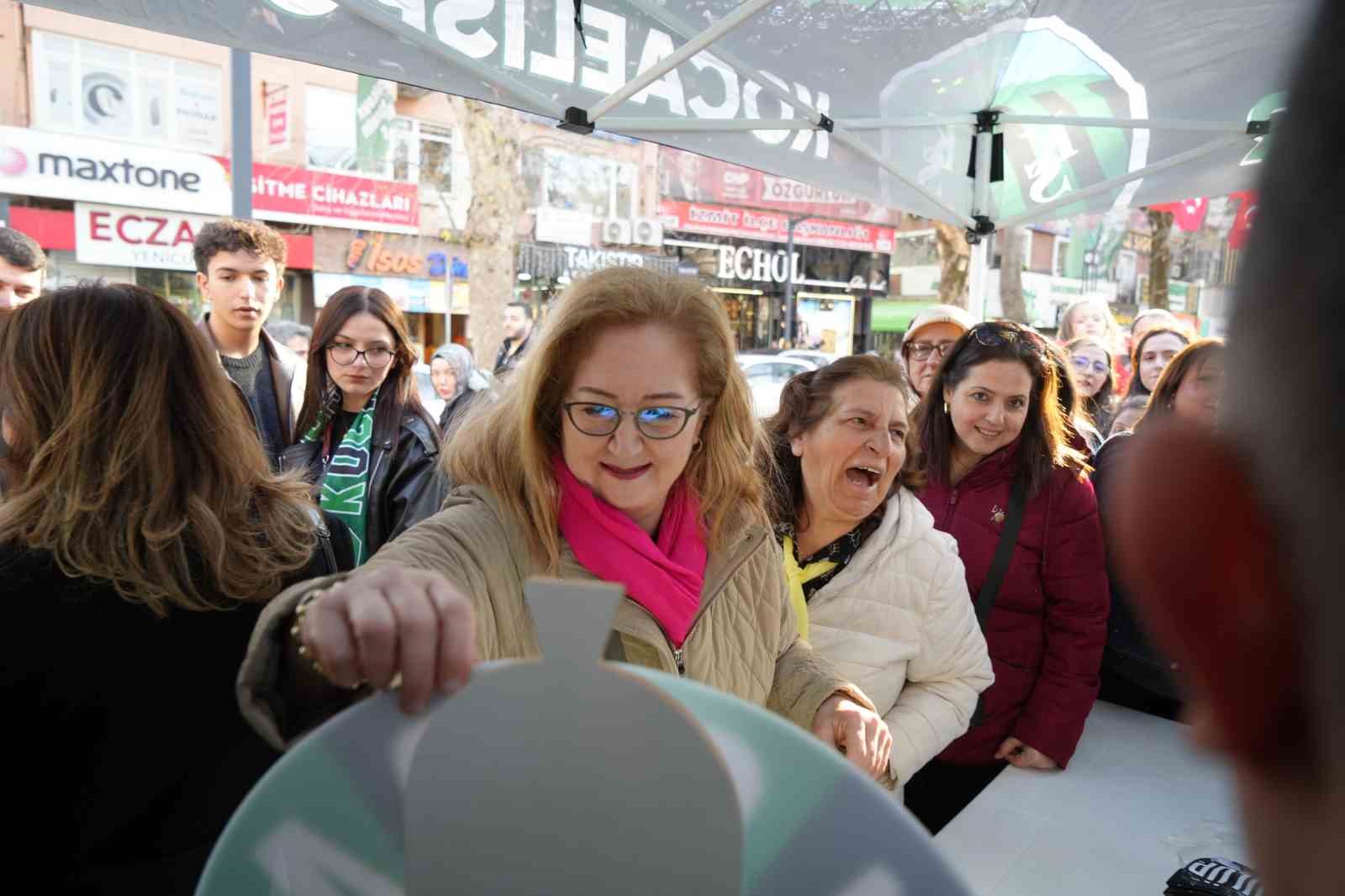 kocaelispordan kadinlar gununde hediye carki etkinligi 4 YWaFS7FK