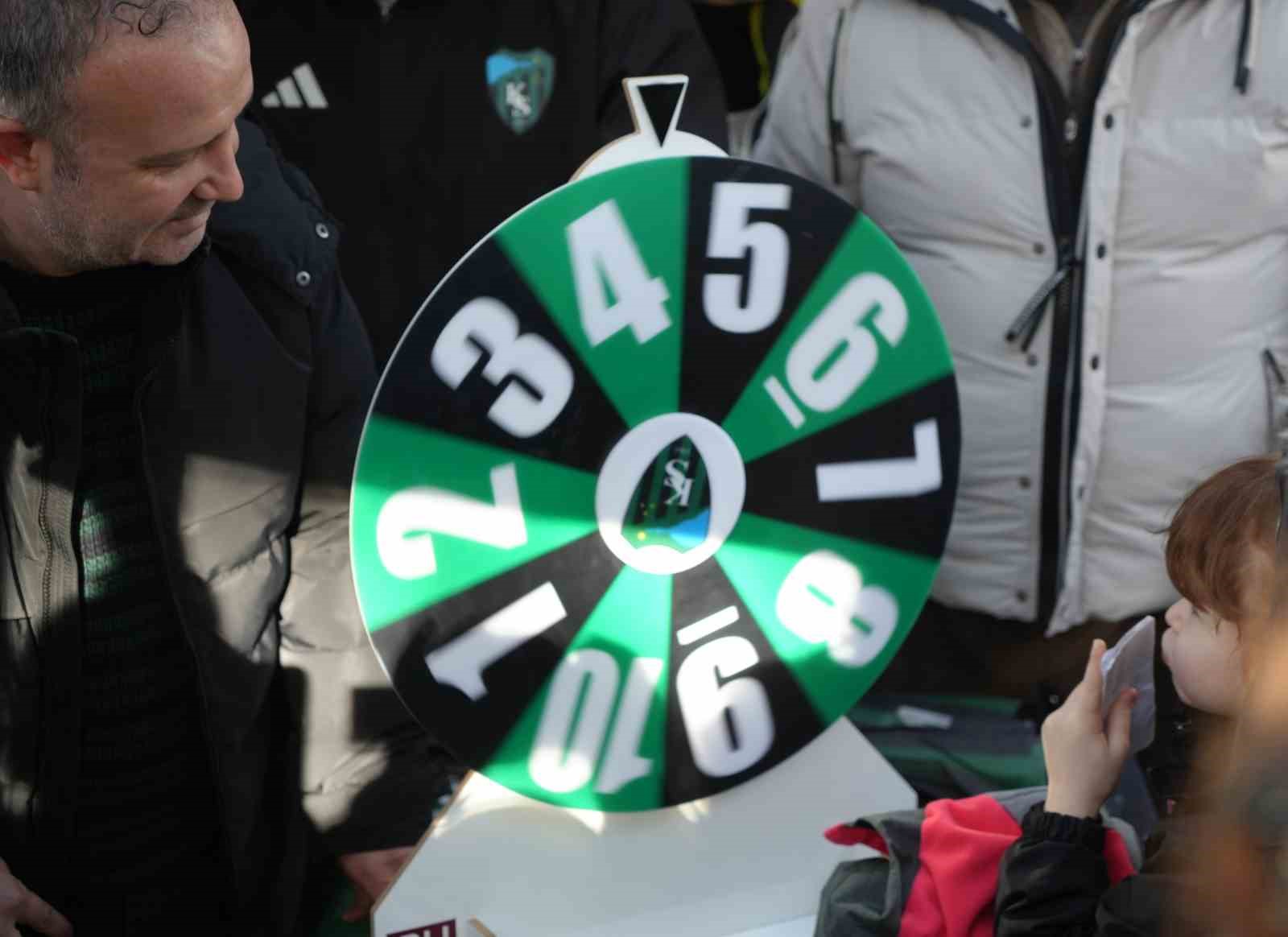 kocaelispordan kadinlar gununde hediye carki etkinligi 6 sZlB2qIb