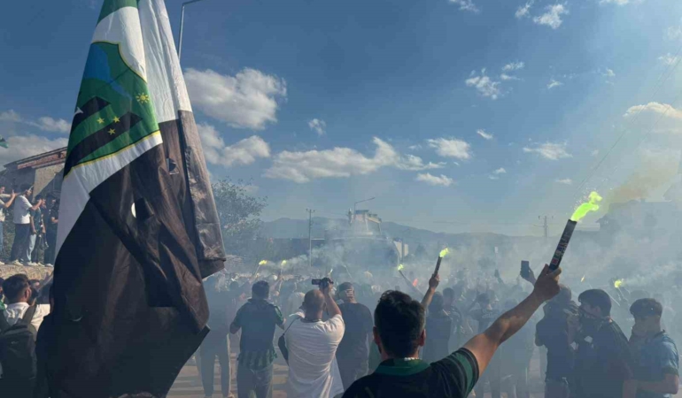 kocaelispordan-kombinelilere-kazan-kazan-cagrisi-gelmeyecekseniz-bu-mac-biletinizi-kulube-devredin-kppDIXHD.jpg