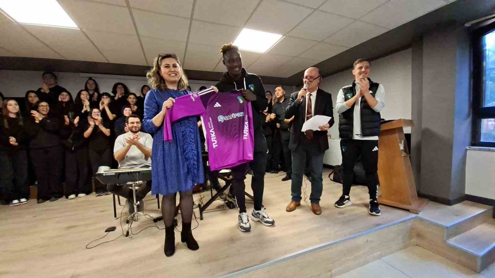 kocaelispordan ogretmenler gunu surprizi 0 ZV6TVFNP