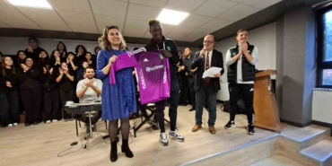 kocaelispordan-ogretmenler-gunu-surprizi-RkILiEC6.jpg