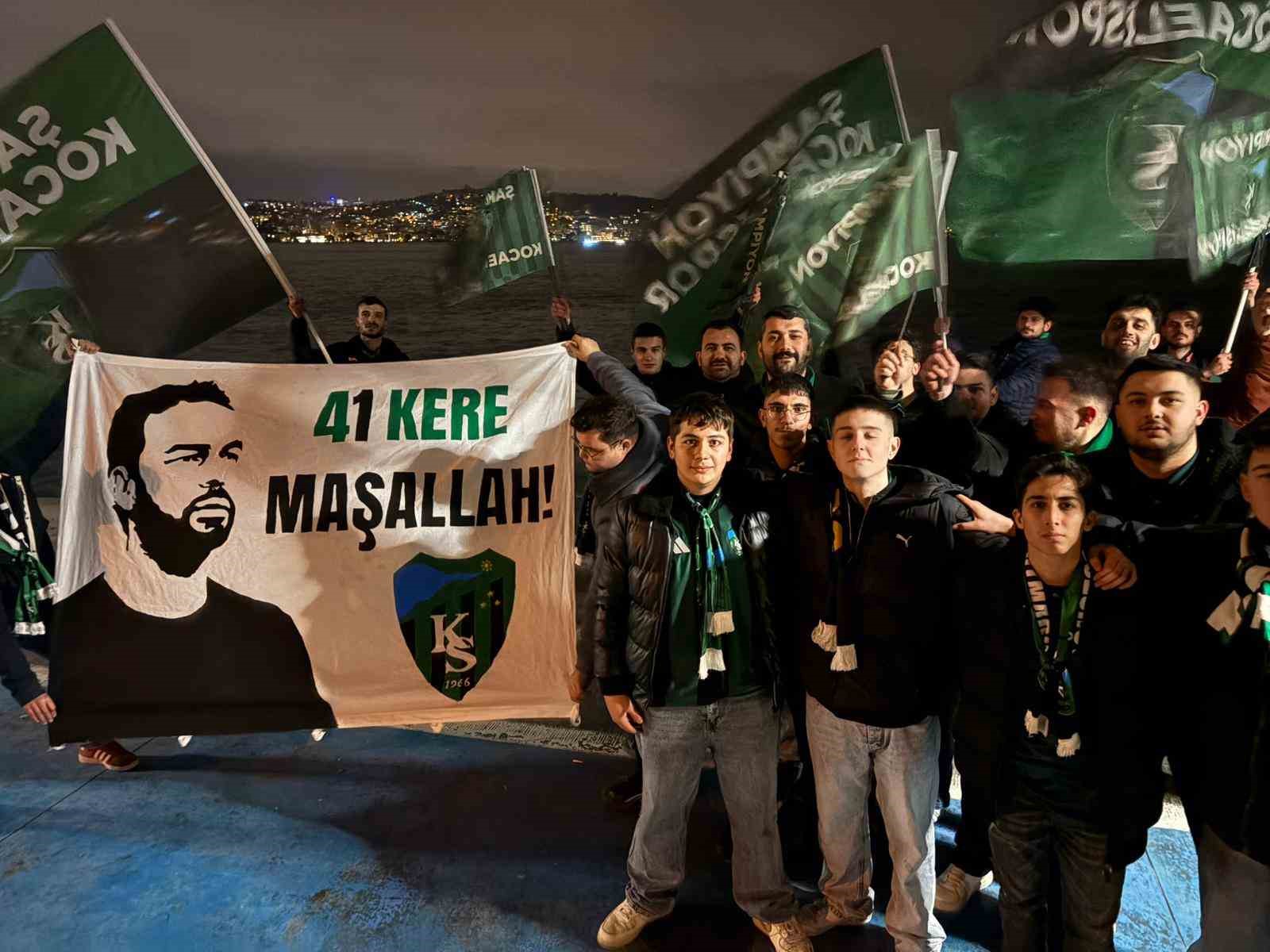 kocaelisporlu taraftarlardan selcuk inana 41 yas surprizi 1 fjiTLXNC