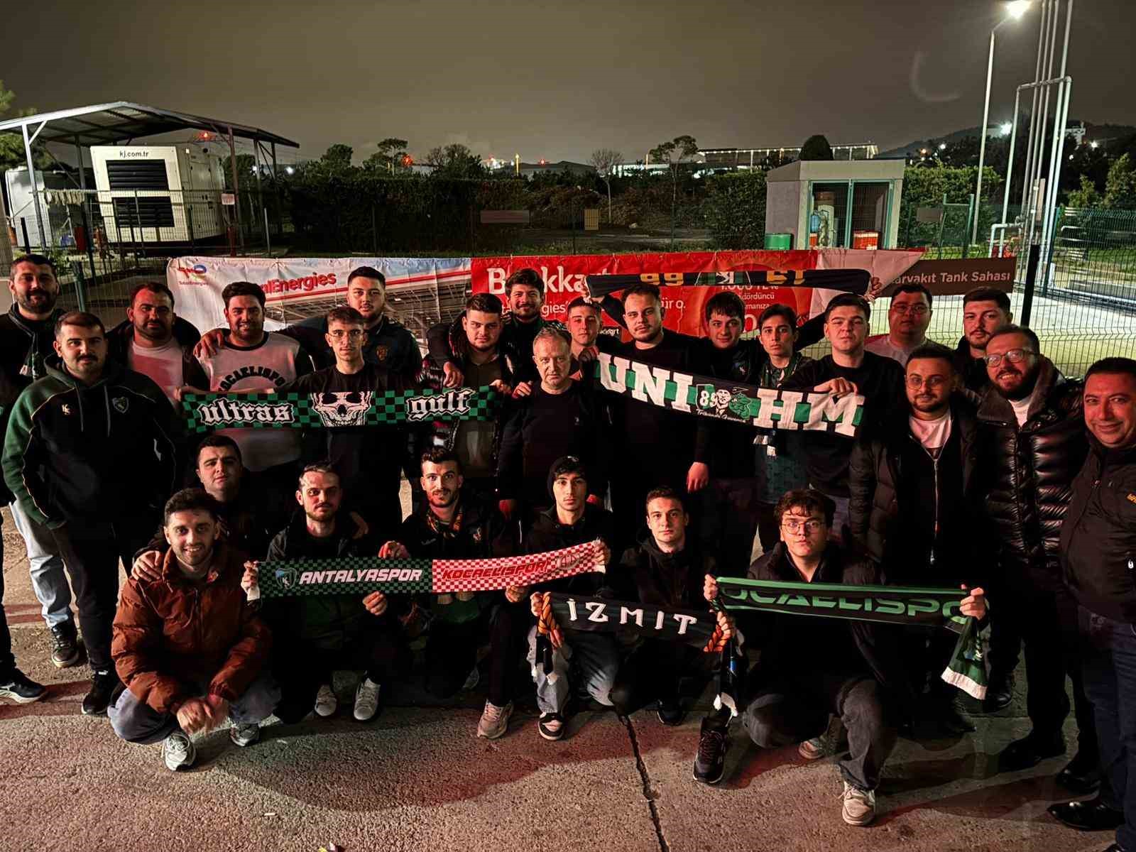 kocaelisporlu taraftarlardan selcuk inana 41 yas surprizi 8