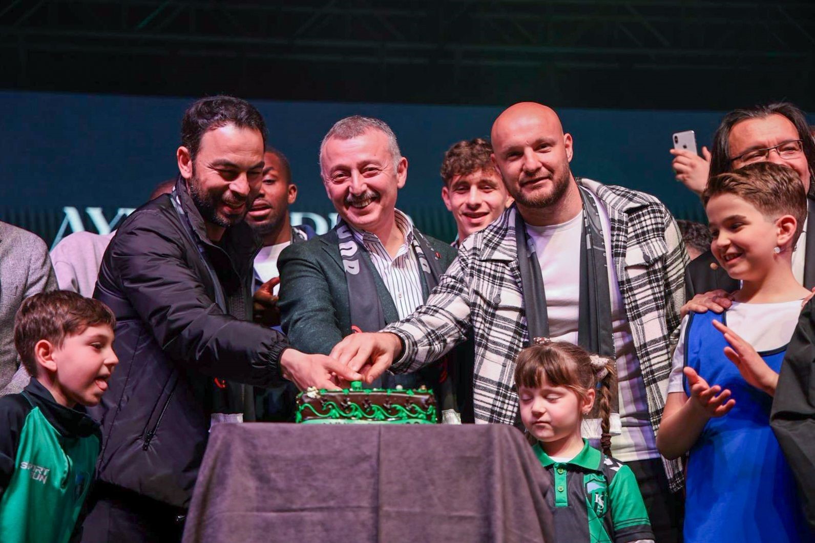 kocaelisporun 60 yilinda efsane forma tiyatro oyunu sahnelendi 4