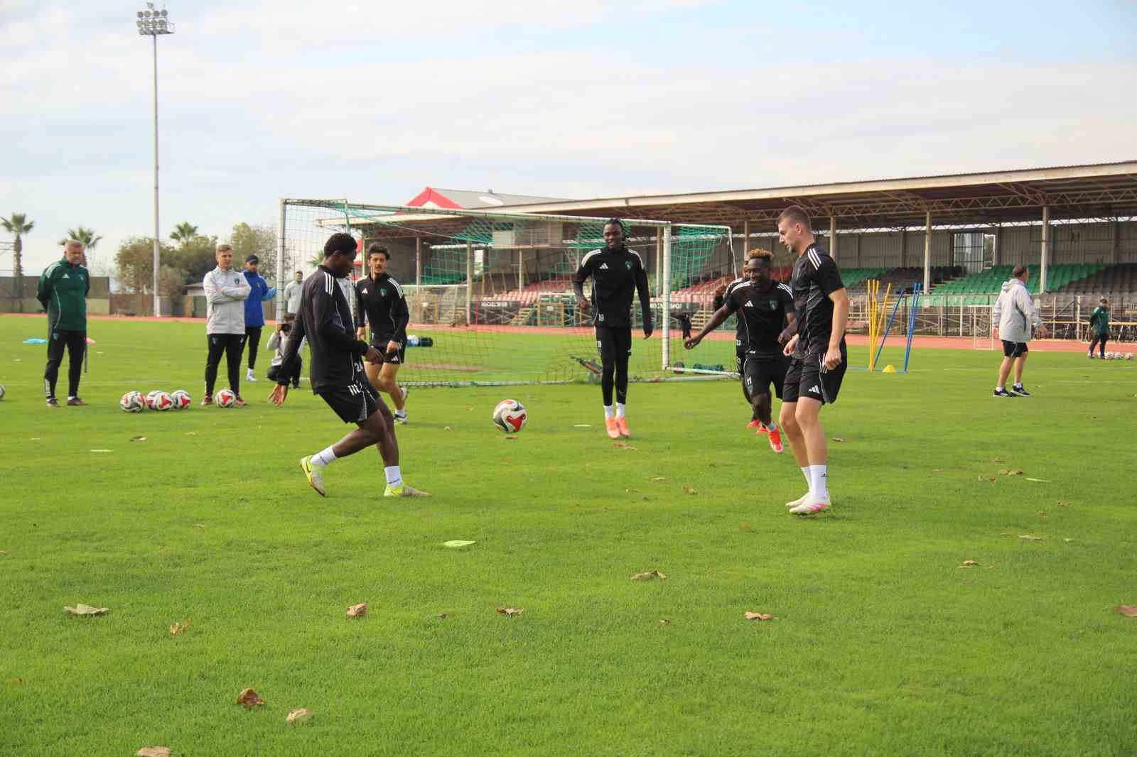 kocaelisporun basarili futbolcusu joseph nonge hocamiz nerede isterse oynarim 0 mOd5Pm6D