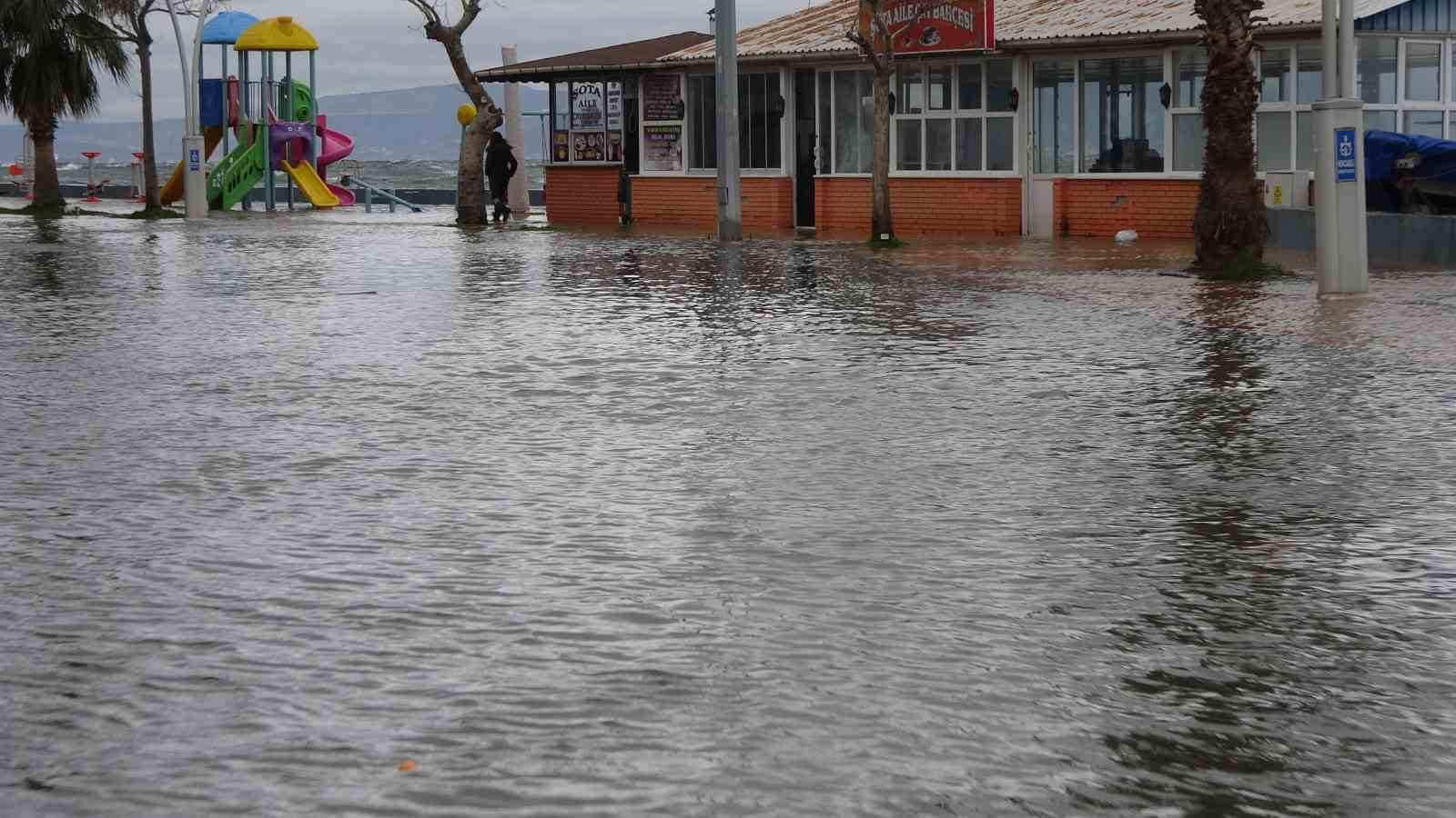 kocaeliyi lodos vurdu yollar gole dondu 0 tLRK2gFS