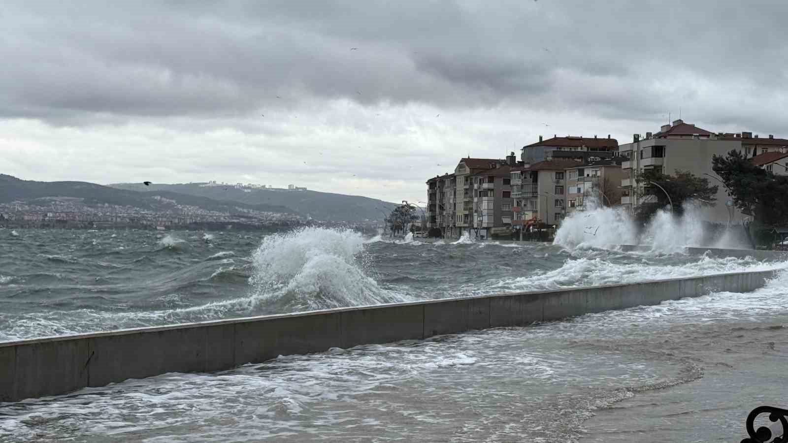 kocaeliyi lodos vurdu yollar gole dondu 10 sVfJwsXM