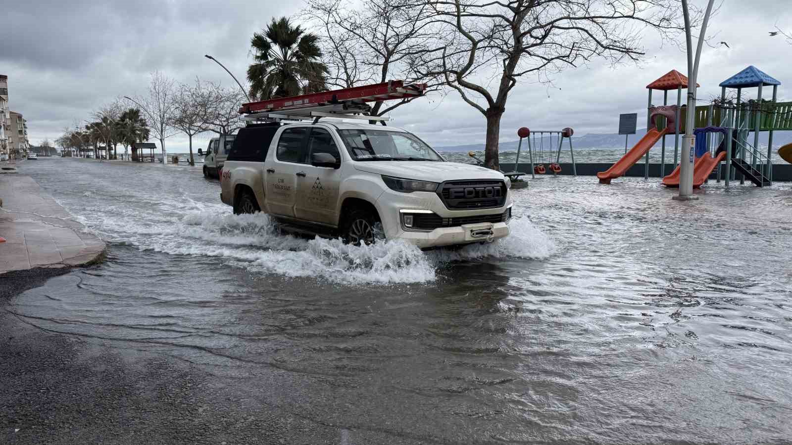 kocaeliyi lodos vurdu yollar gole dondu 3 mdmkJzKp