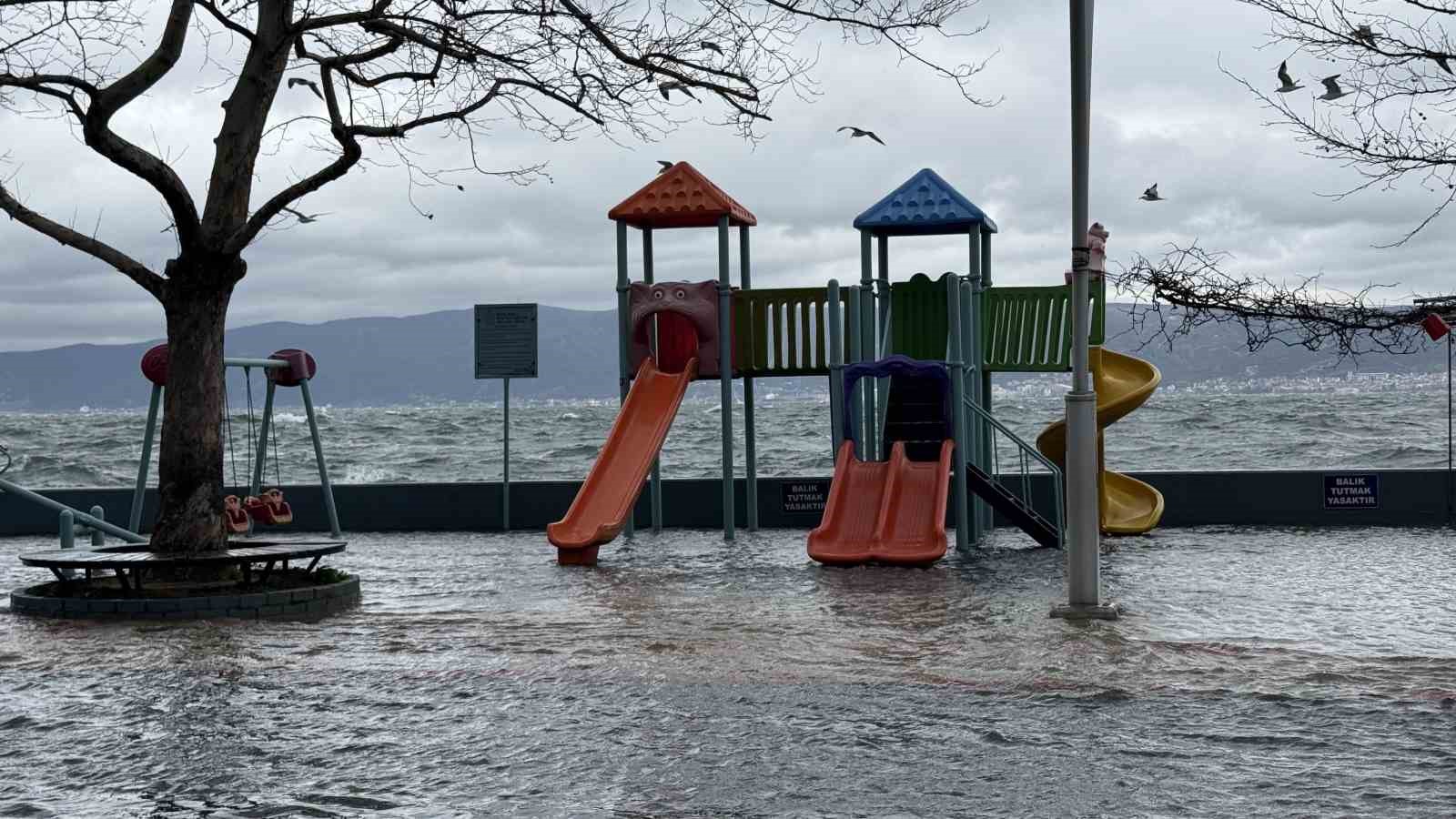 kocaeliyi lodos vurdu yollar gole dondu 4 tIRFEthk