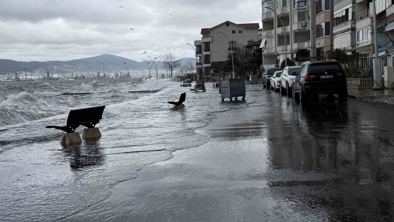 kocaeliyi lodos vurdu yollar gole dondu 8 URmWFmun