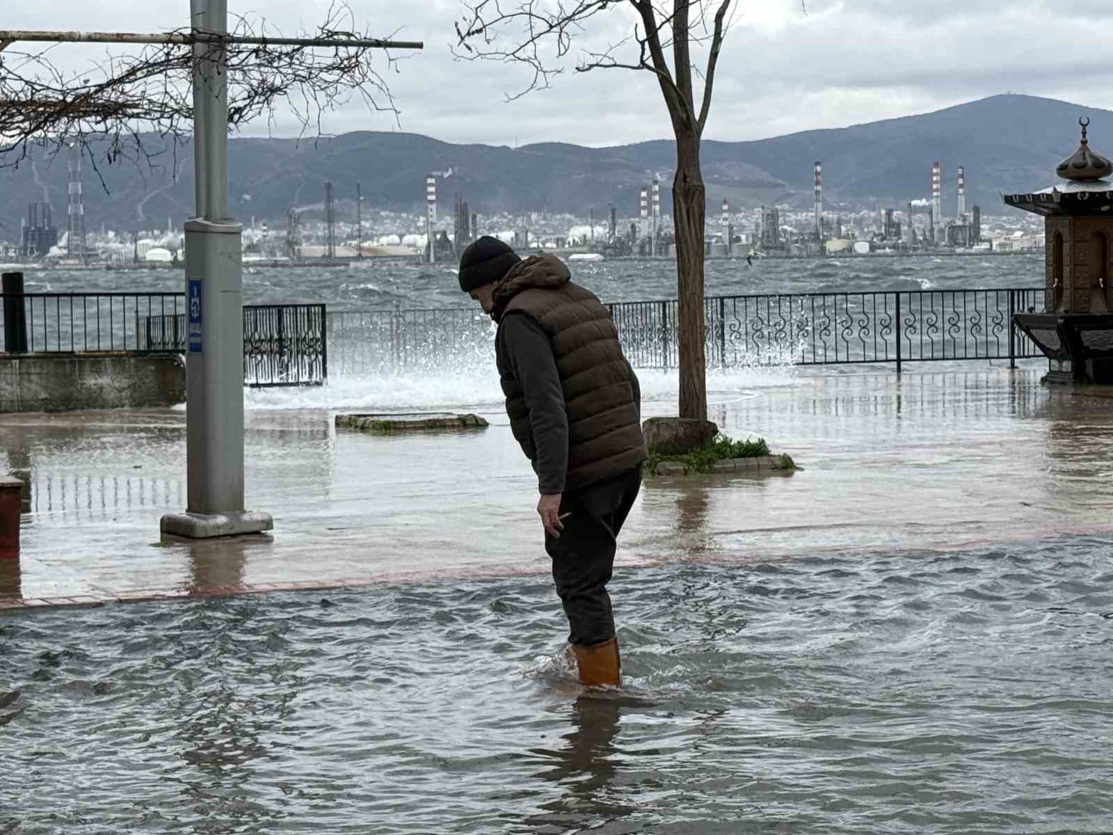 kocaeliyi lodos vurdu yollar gole dondu 9 8hrunqS3