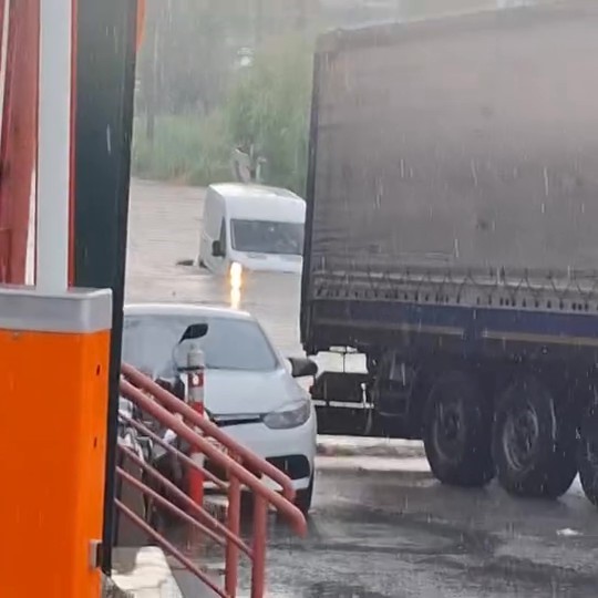 Kocaeli’yi sağanak vurdu: Araçlar mahsur kaldı 4 kocaeliyi saganak vurdu araclar mahsur kaldi 0 ubZVdwK4